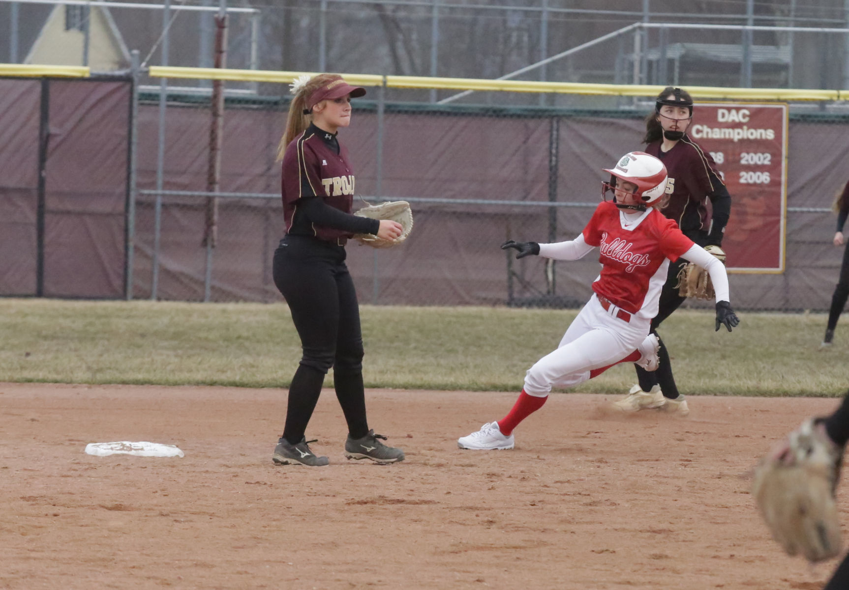 Gallery Bulldogs vs Trojans in softball